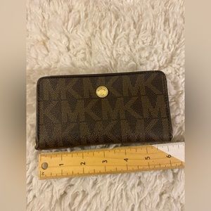 MK rehab wristlet LOW START! As is!